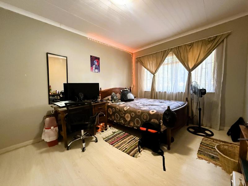 4 Bedroom Property for Sale in Bergzicht Western Cape